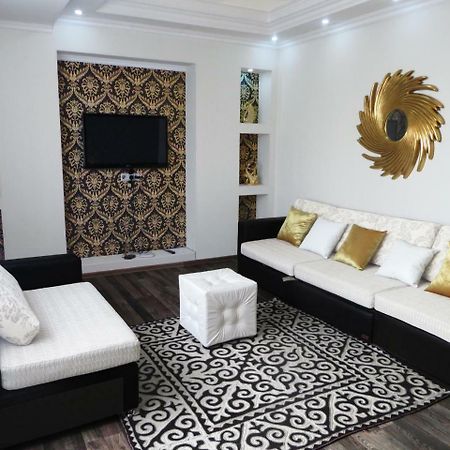 Comfort Apartment Bishkek Exteriör bild