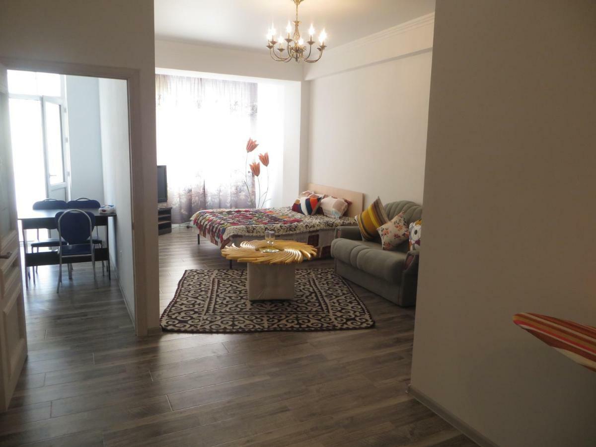 Comfort Apartment Bishkek Exteriör bild